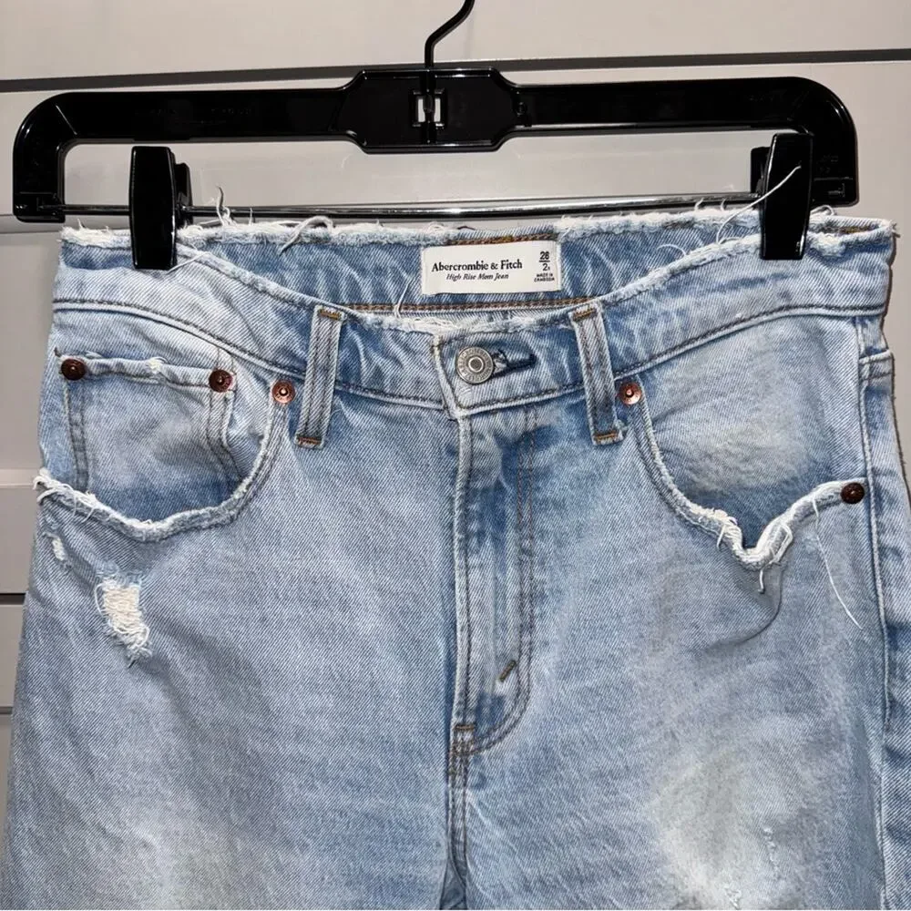Abercrombie & Fitch High Rise Mom Jean 26 Regular Light Wash - Picture 2 of 7